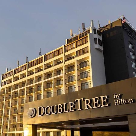 Отель Doubletree By Hilton Calgary North Экстерьер фото
