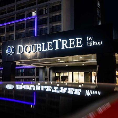 Отель Doubletree By Hilton Calgary North Экстерьер фото