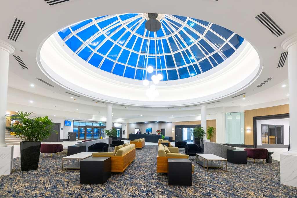 Отель Doubletree By Hilton Calgary North Экстерьер фото