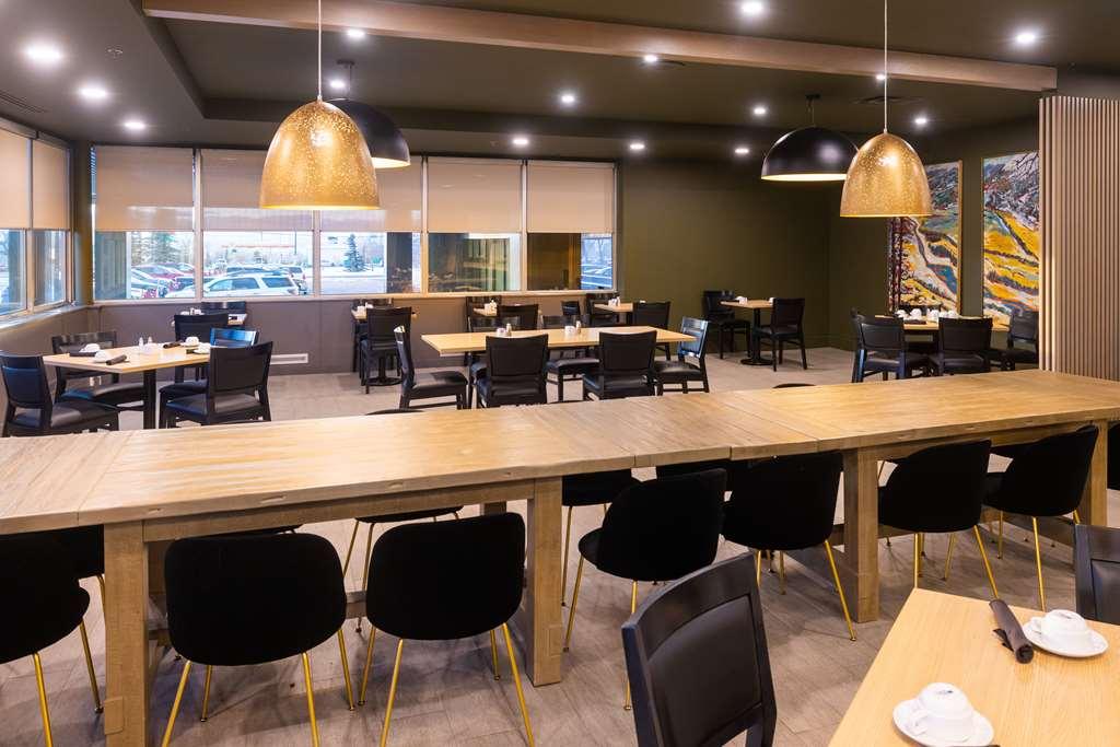 Отель Doubletree By Hilton Calgary North Ресторан фото