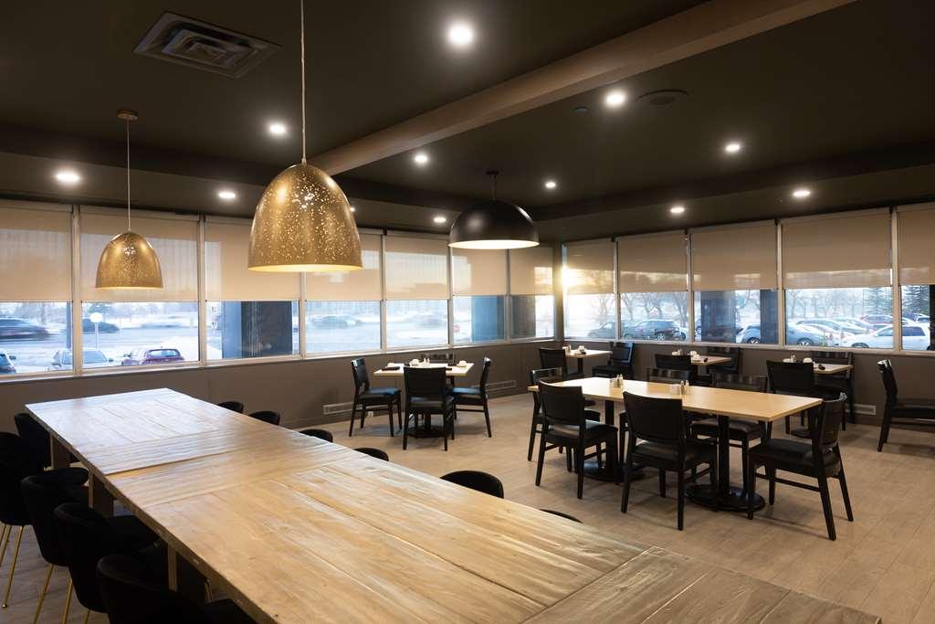 Отель Doubletree By Hilton Calgary North Ресторан фото