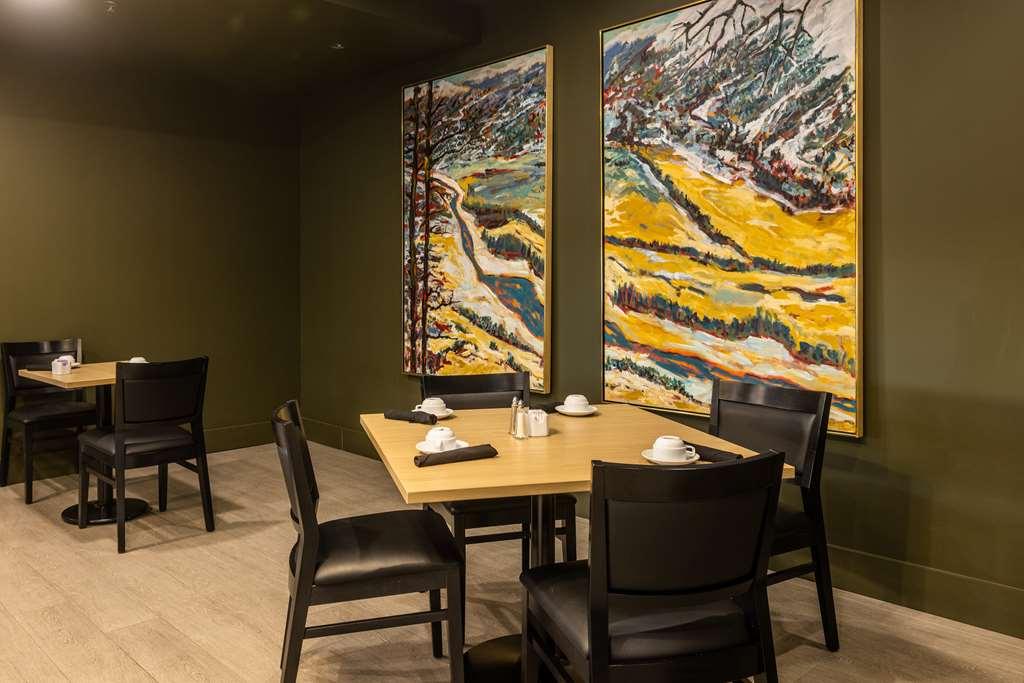 Отель Doubletree By Hilton Calgary North Ресторан фото