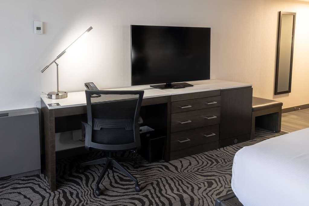 Отель Doubletree By Hilton Calgary North Номер фото