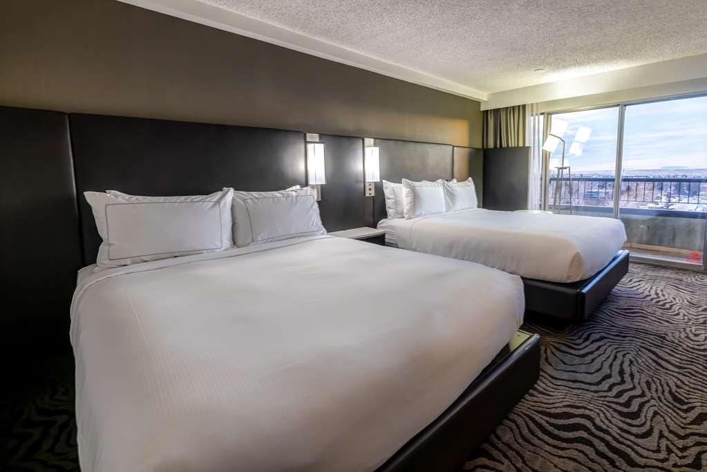 Отель Doubletree By Hilton Calgary North Номер фото