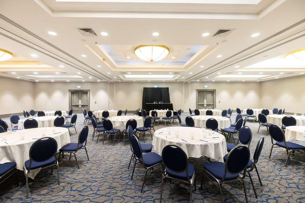 Отель Doubletree By Hilton Calgary North Удобства фото
