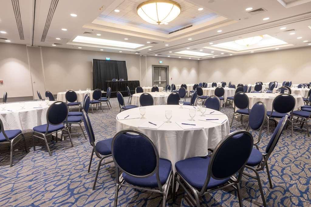 Отель Doubletree By Hilton Calgary North Удобства фото