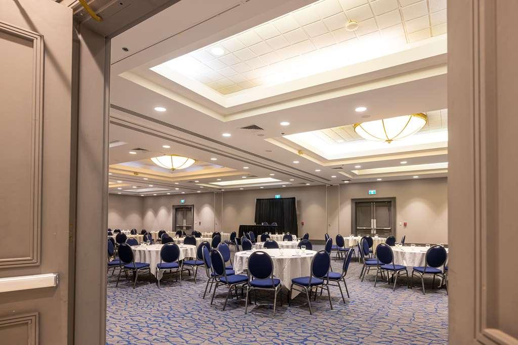 Отель Doubletree By Hilton Calgary North Удобства фото