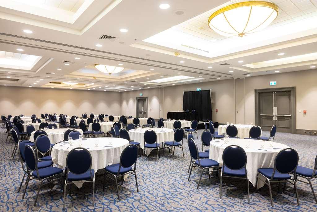 Отель Doubletree By Hilton Calgary North Удобства фото