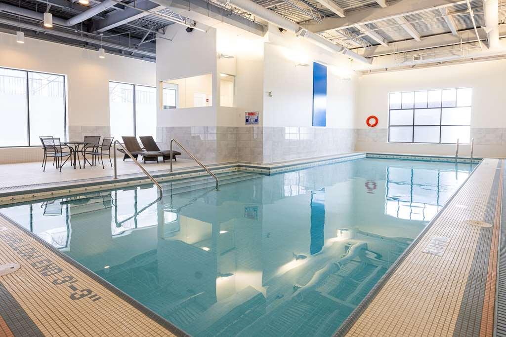 Отель Doubletree By Hilton Calgary North Удобства фото