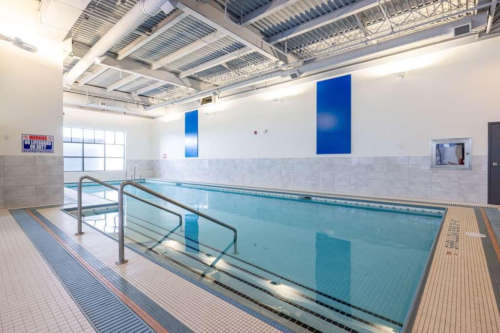 Отель Doubletree By Hilton Calgary North Удобства фото