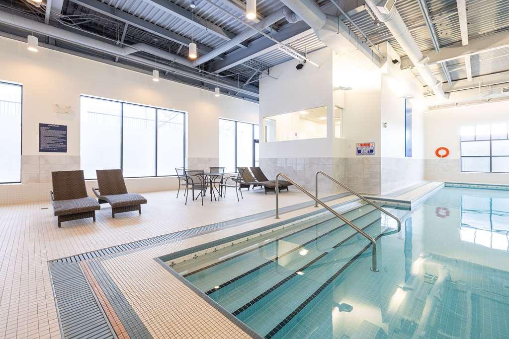 Отель Doubletree By Hilton Calgary North Удобства фото